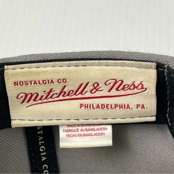 Mitchell & Ness Toronto Raptors NBA Licensed Snapback Grey/Black - Picture 7 of 8